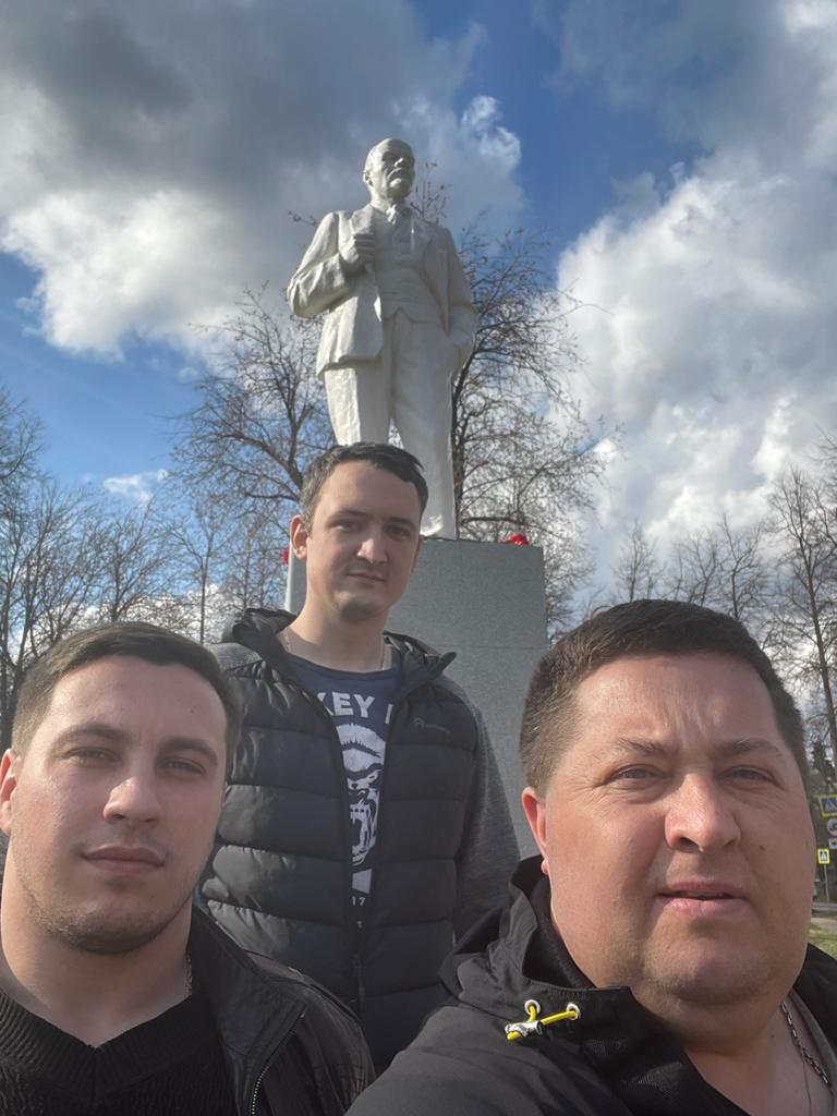 Клинские коммунисты возложили цветы к памятникам Ленина