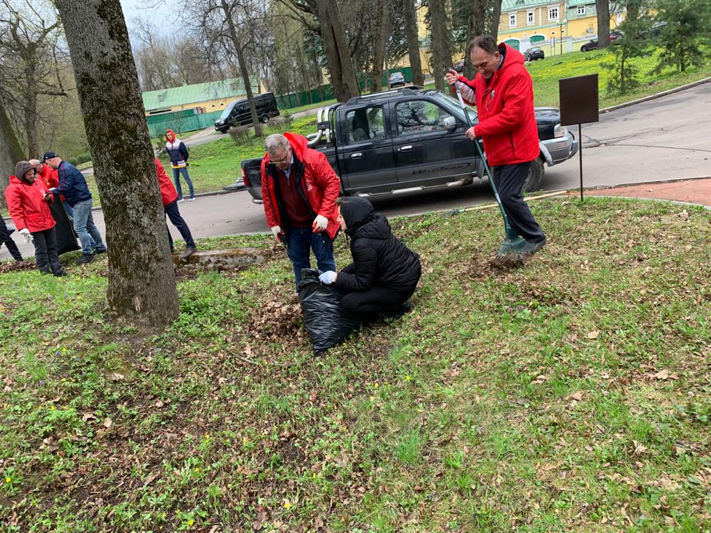 Дело Ленина в наших делах! Подмосковные коммунисты провели субботник в Горках Ленинских