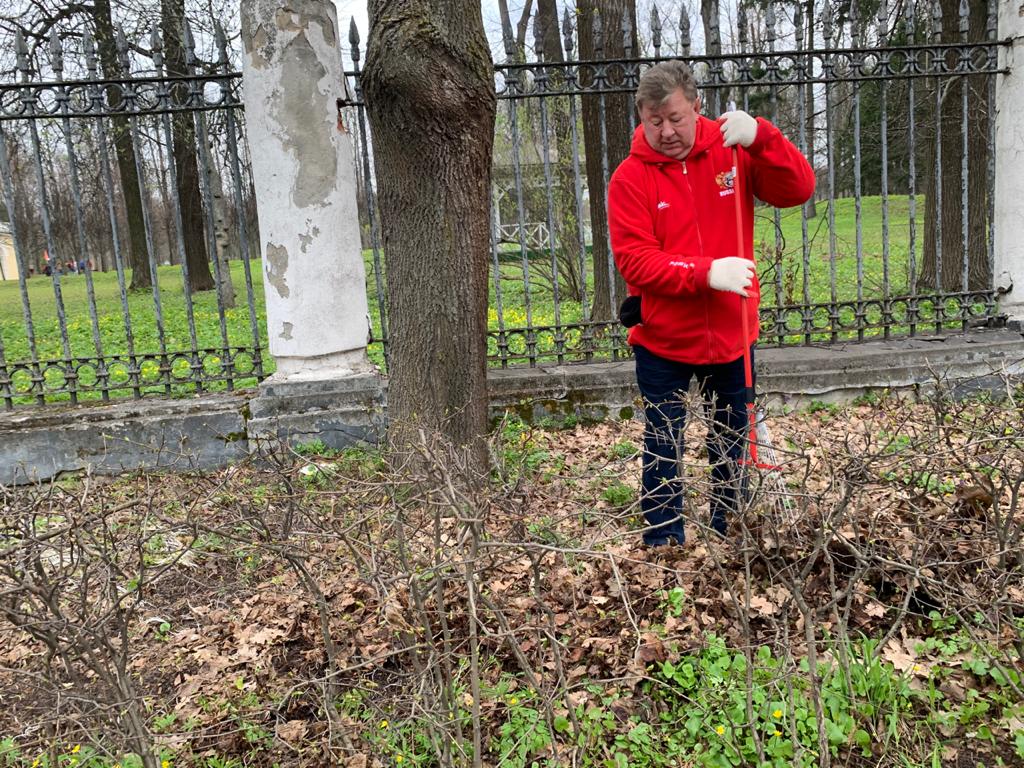 Дело Ленина в наших делах! Подмосковные коммунисты провели субботник в Горках Ленинских