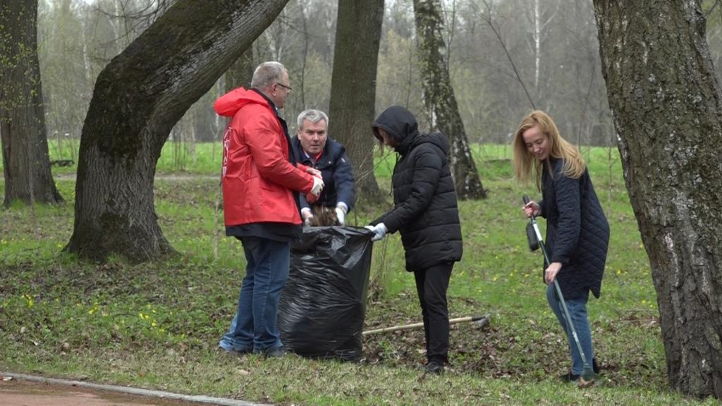 Дело Ленина в наших делах! Подмосковные коммунисты провели субботник в Горках Ленинских