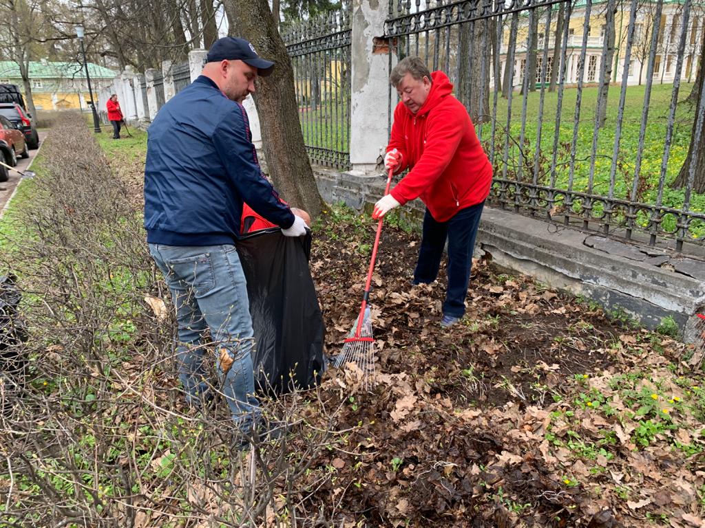 Дело Ленина в наших делах! Подмосковные коммунисты провели субботник в Горках Ленинских