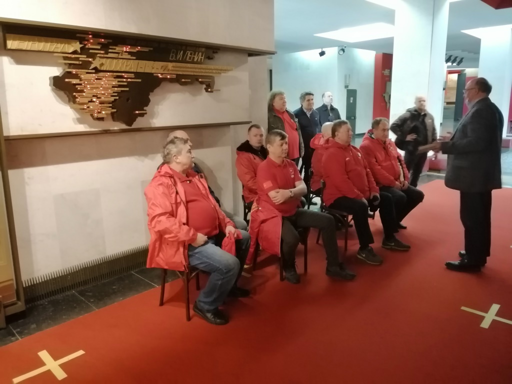 Дело Ленина в наших делах! Подмосковные коммунисты провели субботник в Горках Ленинских
