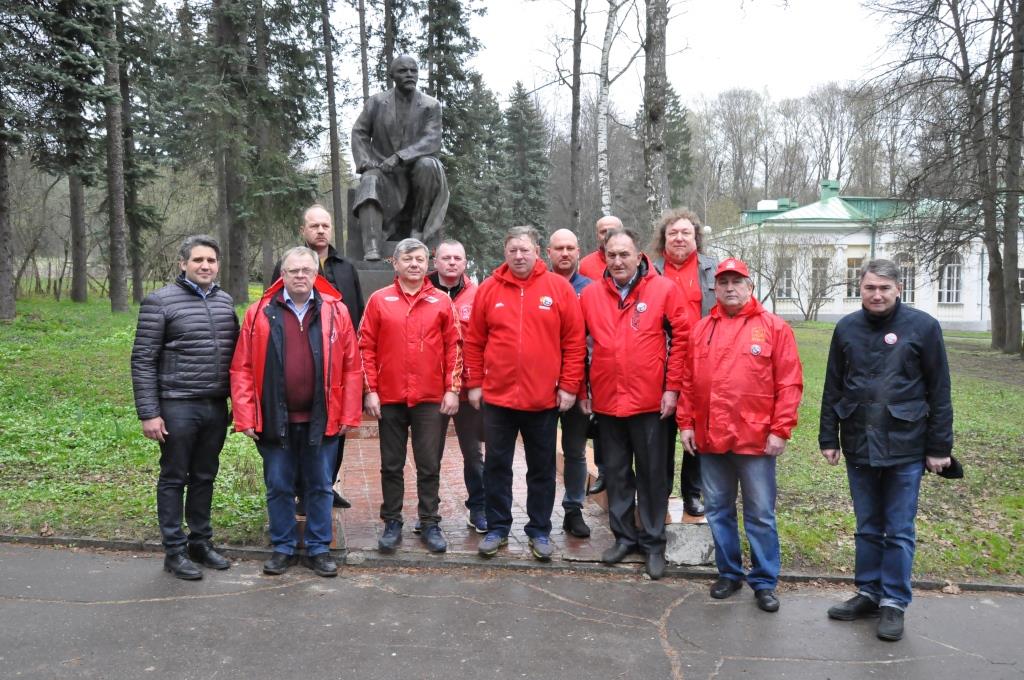 Дело Ленина в наших делах! Подмосковные коммунисты провели субботник в Горках Ленинских