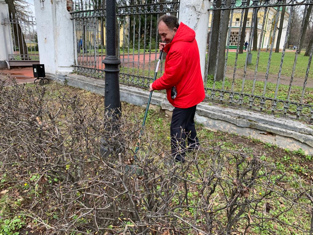 Дело Ленина в наших делах! Подмосковные коммунисты провели субботник в Горках Ленинских