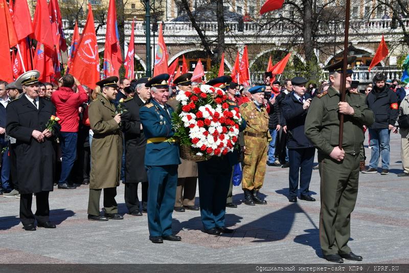 Г.А. Зюганов: Солидарность трудящихся сильнее всех танков, полицейских, сыщиков и предателей в мире!