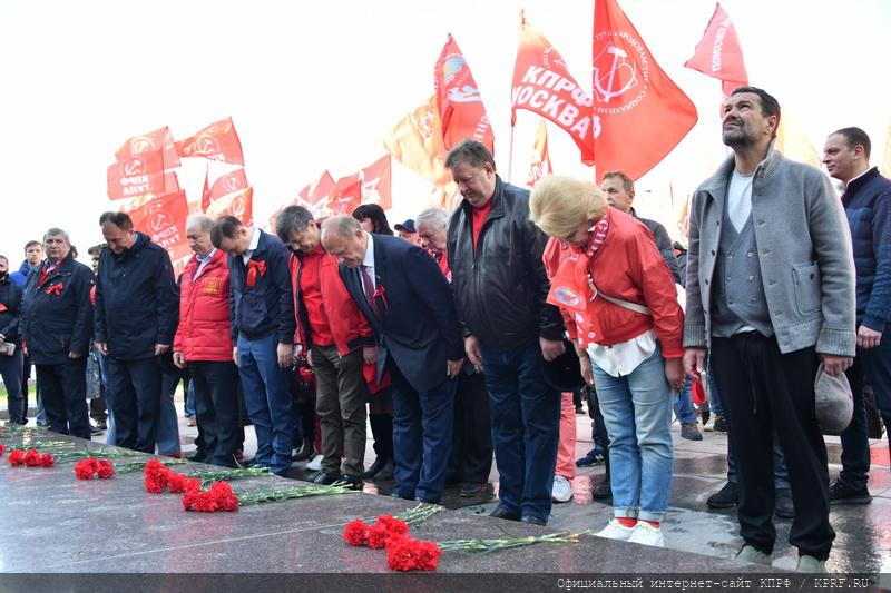 Г.А. Зюганов: Солидарность трудящихся сильнее всех танков, полицейских, сыщиков и предателей в мире!