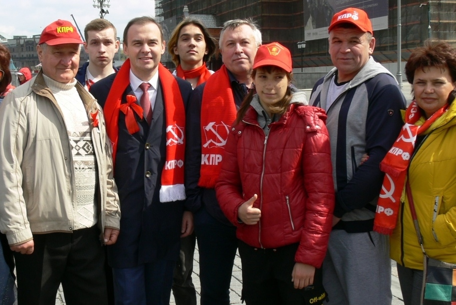 Знамя Победы на пьедестале почёта!