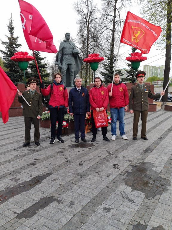 Коммунисты люберецкого отделения празднуют день Победы!