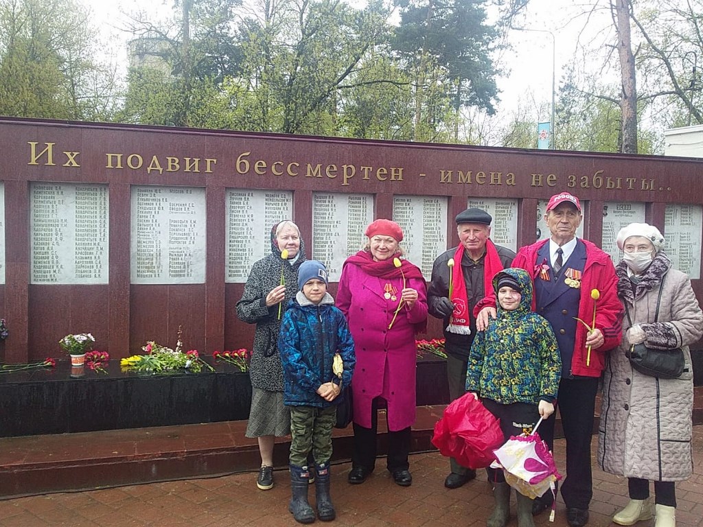 Коммунисты люберецкого отделения празднуют день Победы!