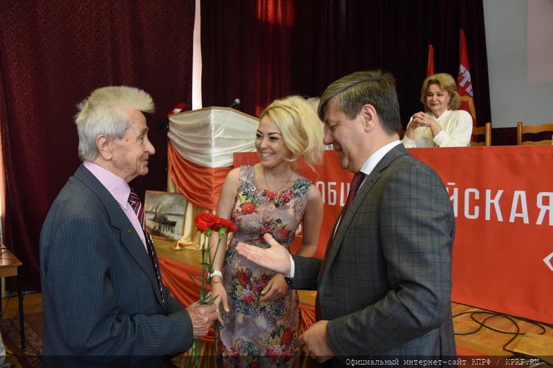 Съезд детей войны обратился к российскому народу с призывом голосовать за КПРФ
