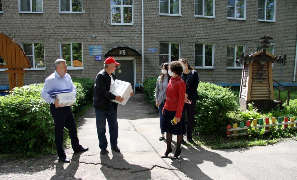 Подарки к Дню защиты детей в Серпухове