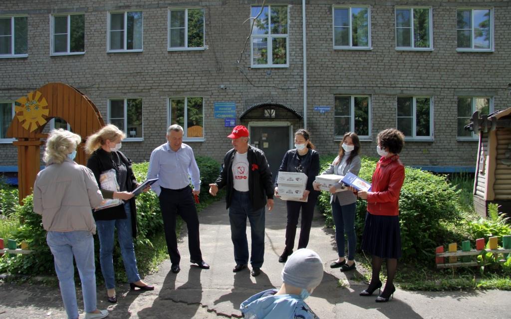 Подарки к Дню защиты детей в Серпухове