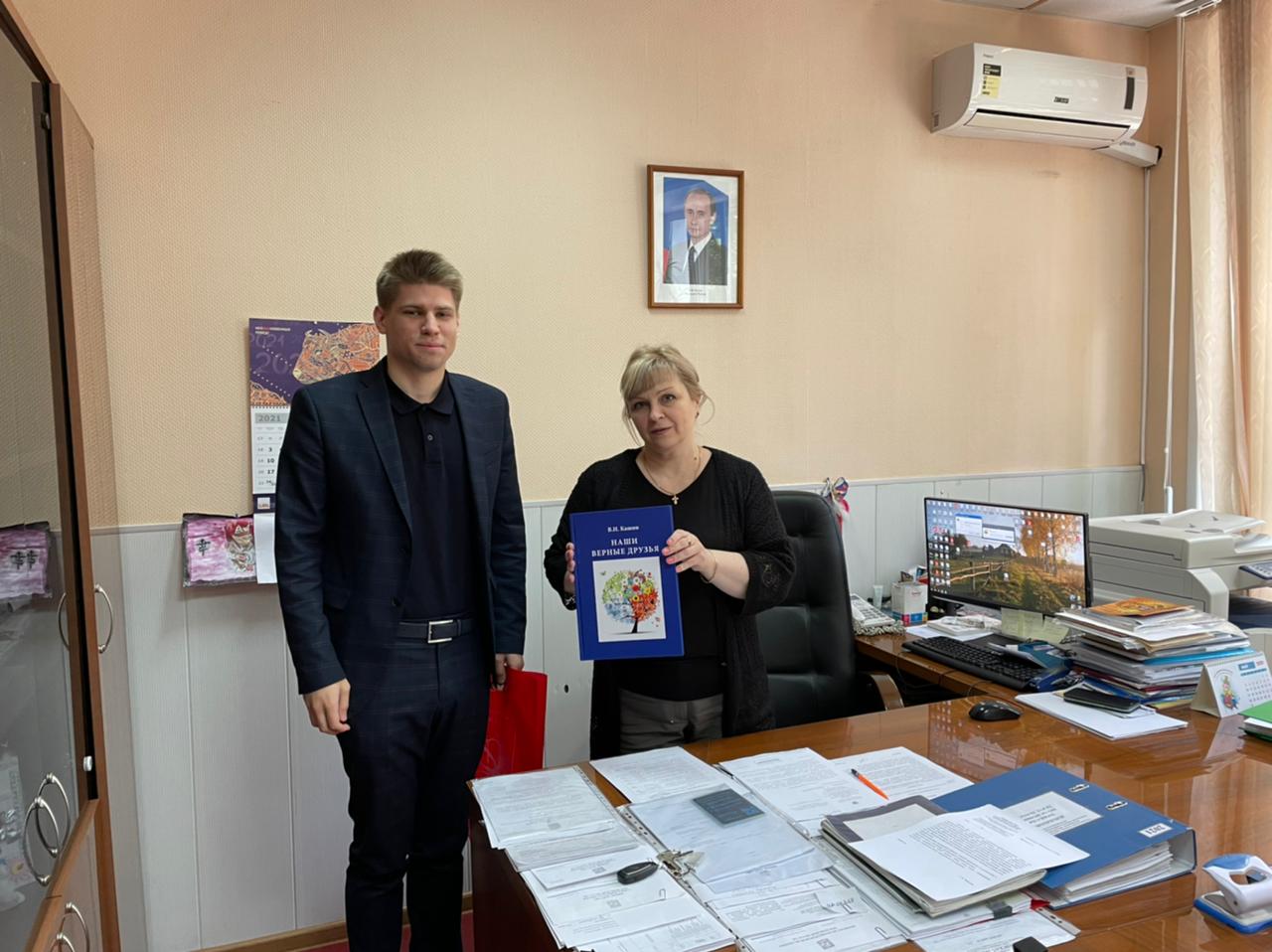 Лобненские коммунисты поздравили детей с праздником