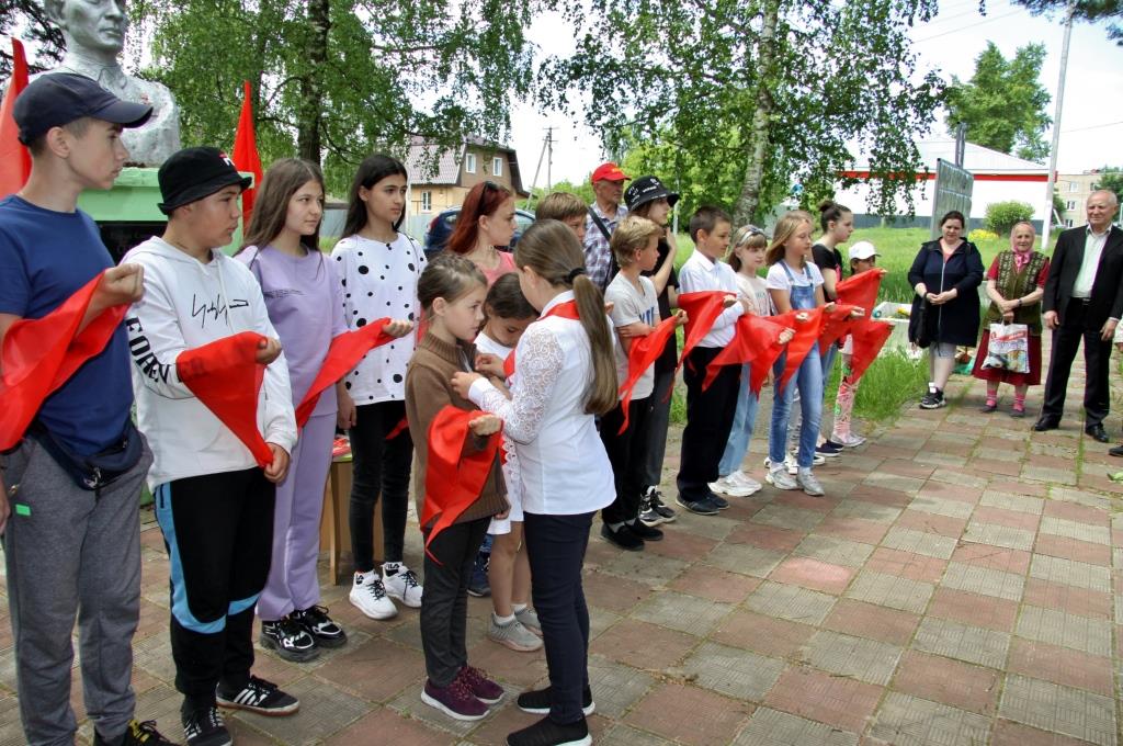 Приём в пионеры и октябрята