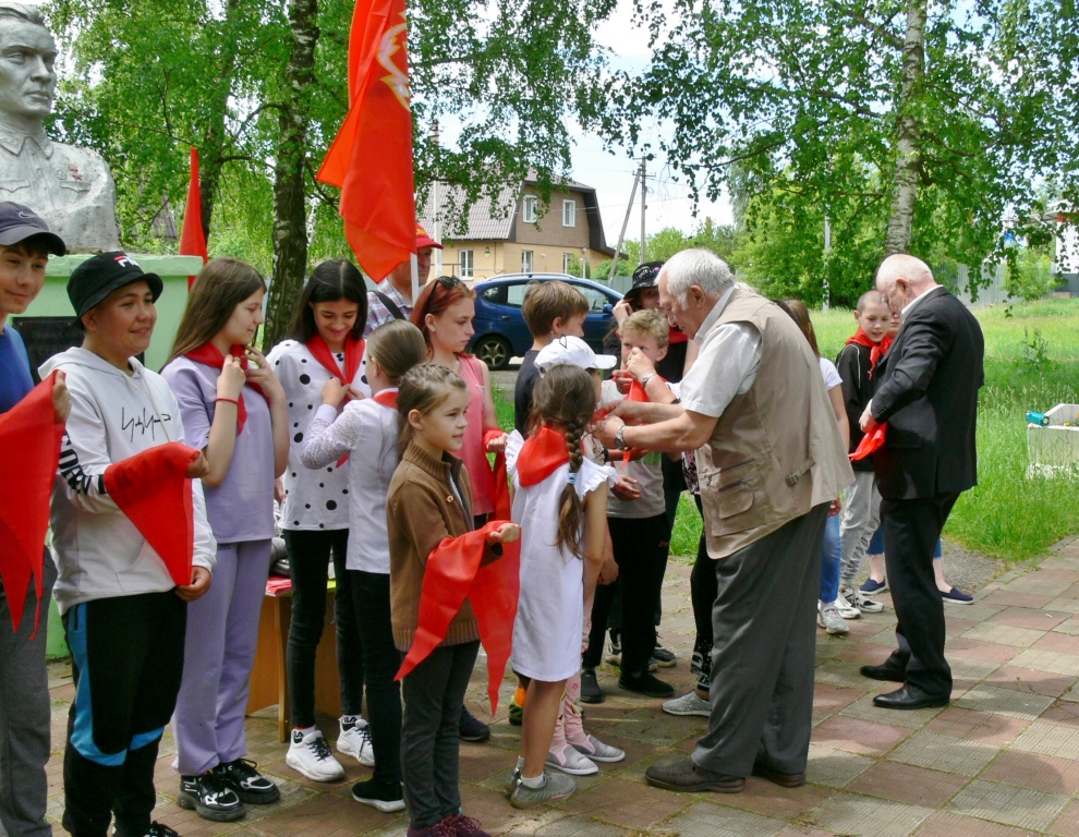 Приём в пионеры и октябрята