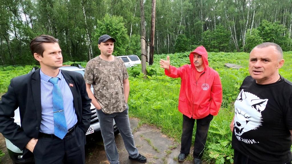 Под Коломной поселки утопают в вонючей жиже и борщевике
