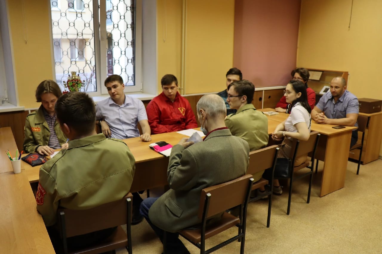 Учиться, учиться и ещё раз учиться строительству коммунизма