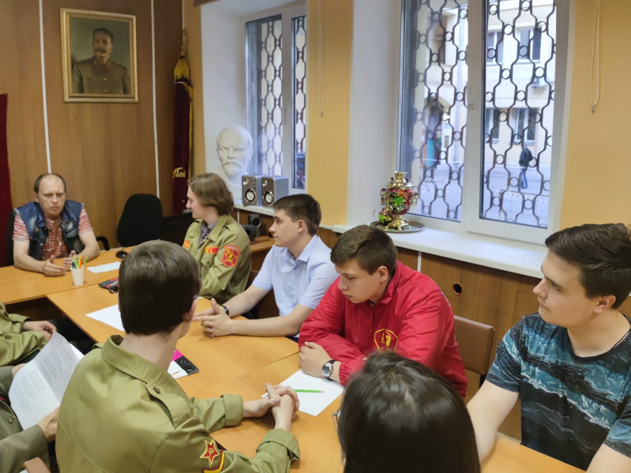 Учиться, учиться и ещё раз учиться строительству коммунизма
