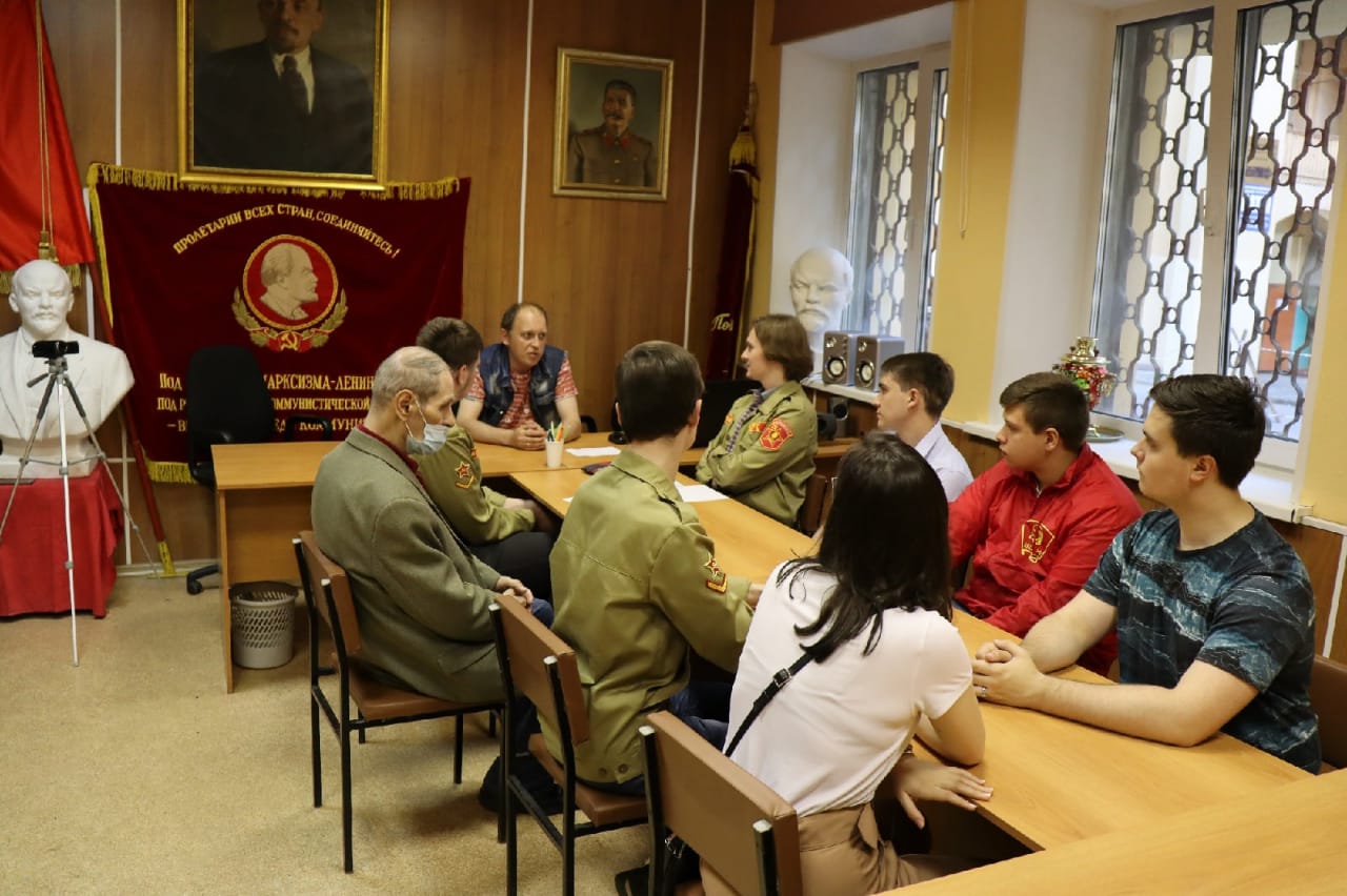 Учиться, учиться и ещё раз учиться строительству коммунизма