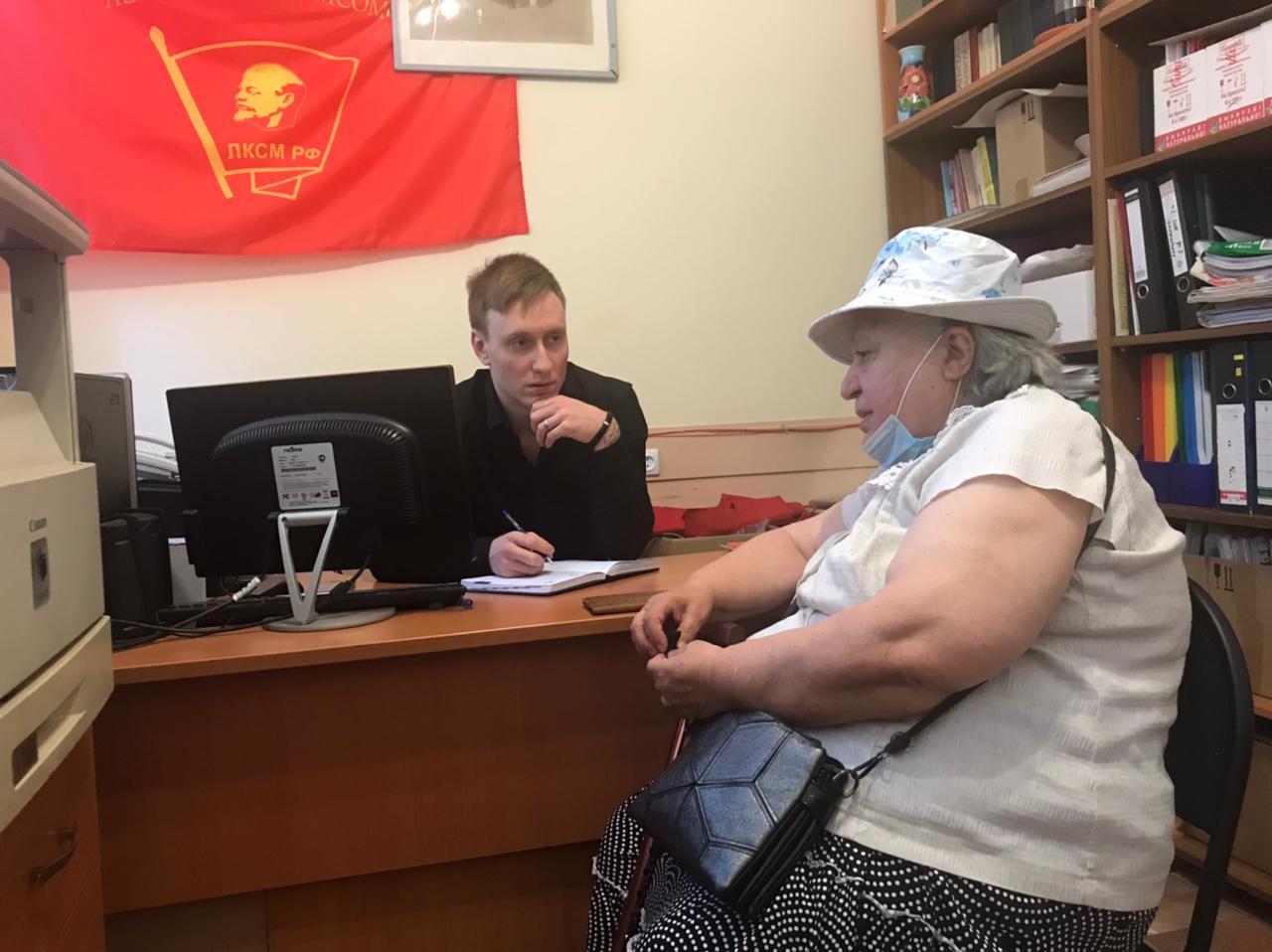 В Красногорском ГК КПРФ состоялся очередной прием граждан, попавших в трудную жизненную ситуацию