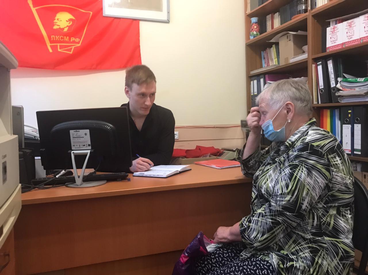 В Красногорском ГК КПРФ состоялся очередной прием граждан, попавших в трудную жизненную ситуацию