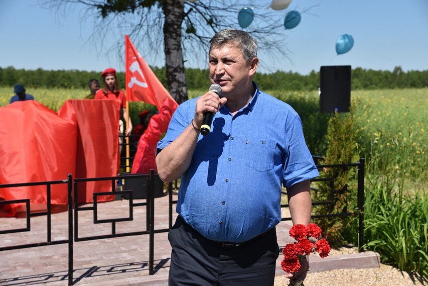 Вблизи деревни Петровское открыли памятник погибшим землякам