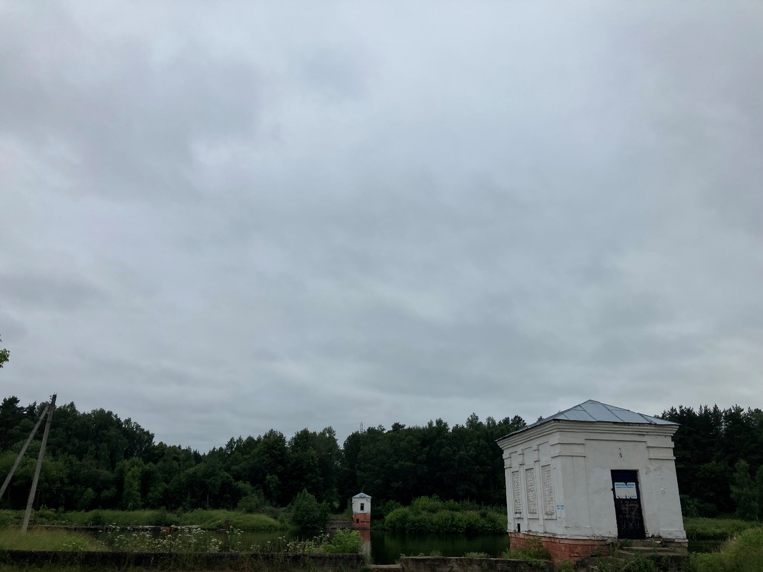 Плывет паром, поет вода о чем-то рядом…