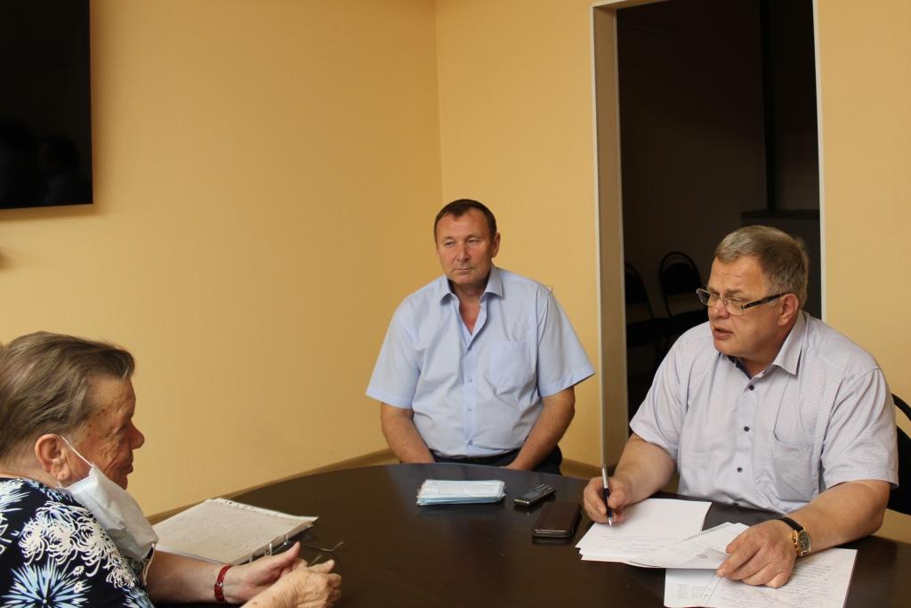 Депутат-коммунист Александр Наумов провёл приём граждан в Озёрах