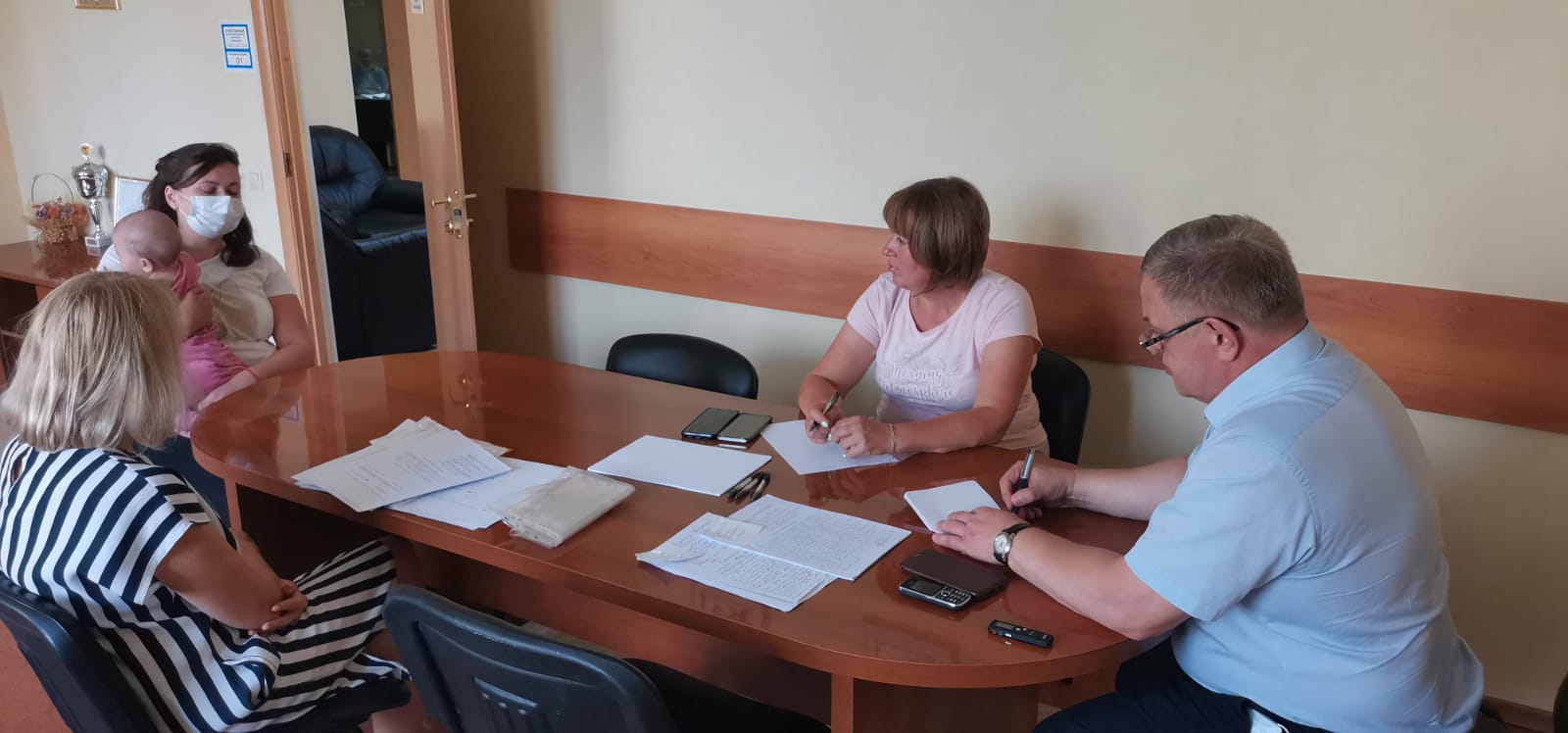 Депутат-коммунист Александр Наумов провел приём граждан в Домодедово