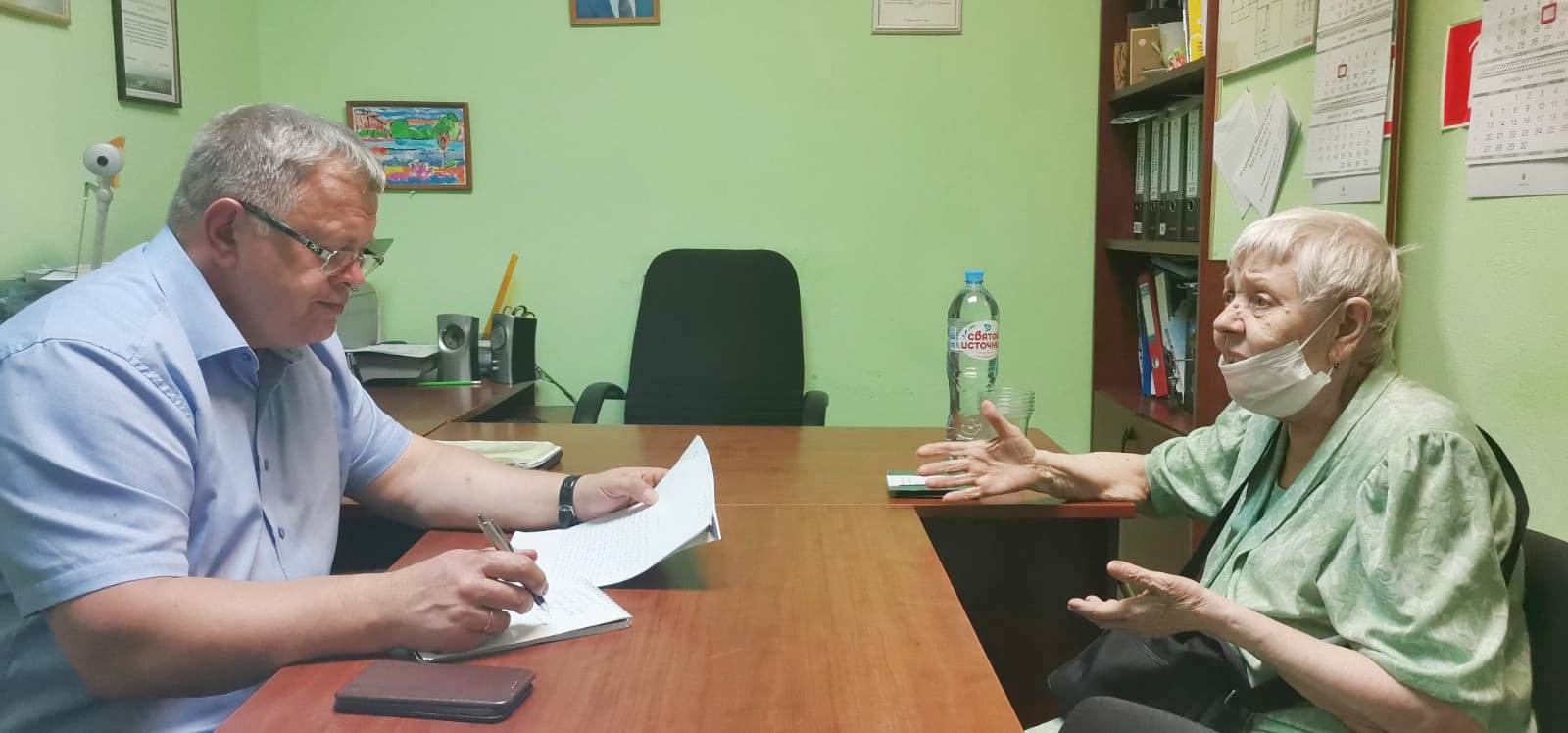 Депутат-коммунист Александр Наумов провел приём жителей Пущино