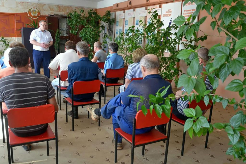 Прошла встреча депутата-коммуниста Александра Наумова с рабочими предприятий «Сотниковское» и «СКОВО» в городском округе Ступино