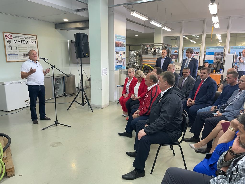 Продолжается рабочий визит руководителя фракции КПРФ в Госдуме Г.А. Зюганова в г.о. Фрязино на предприятии ЗАО НПП «Магратеп»