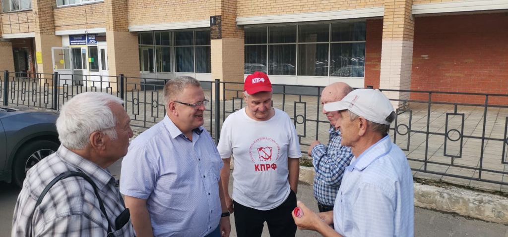 Встреча депутата-коммуниста Александра Наумова с жителями посёлка Данки