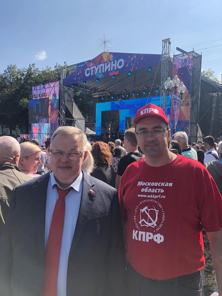 Депутат-коммунист Александр Наумов поздравил жителей Ступино с Днём города
