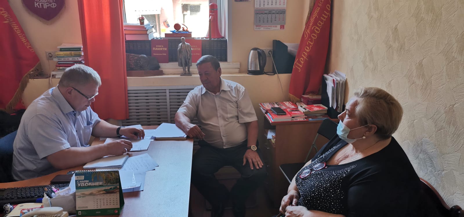 Депутат-коммунист Александр Наумов провел приём граждан в Кашире
