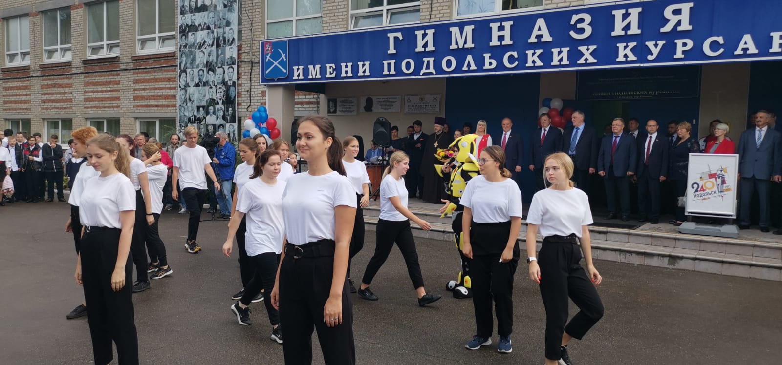 Лидер КПРФ Геннадий Зюганов поздравил учеников Подольска с Днем знаний