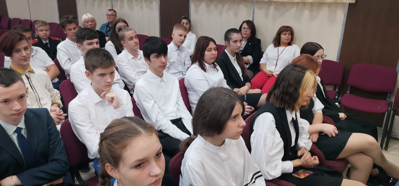 Урок мужества в гимназии имени Подольских курсантов