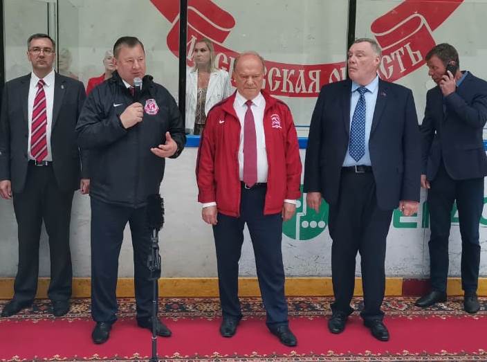 Руководитель фракции КПРФ в Госдуме Г.А. Зюганов посетил Ледовый дворец «Витязь»