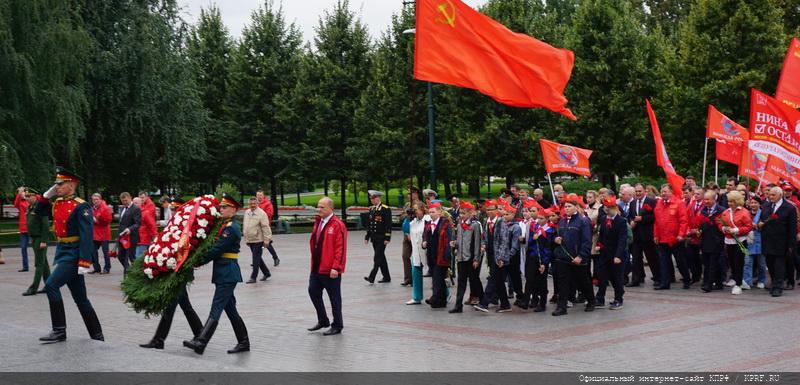В Москве коммунисты во главе с Г.А. Зюгановым отметили День Победы над милитаристской Японией и окончания Второй мировой войны