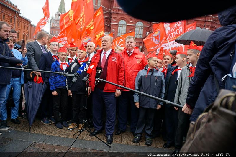 В Москве коммунисты во главе с Г.А. Зюгановым отметили День Победы над милитаристской Японией и окончания Второй мировой войны