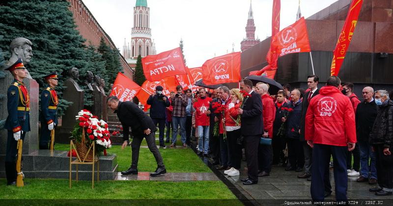 В Москве коммунисты во главе с Г.А. Зюгановым отметили День Победы над милитаристской Японией и окончания Второй мировой войны