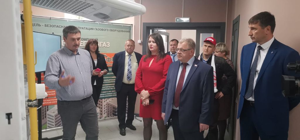 Депутат-коммунист Александр Наумов поздравил работников «Серпрегионгаза» с профессиональным праздником