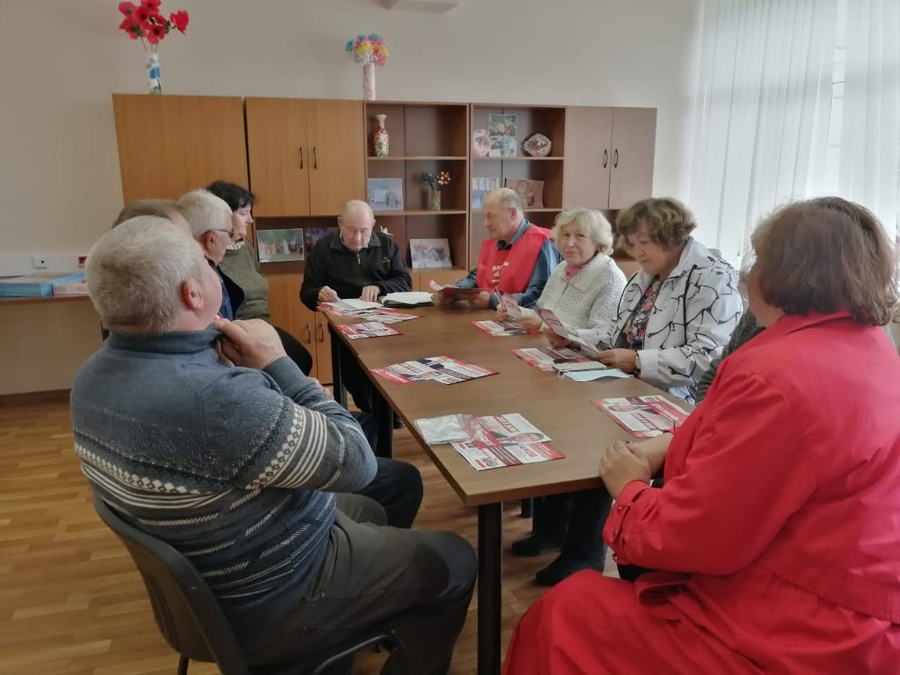 Лотошино краснеет агитматериалами