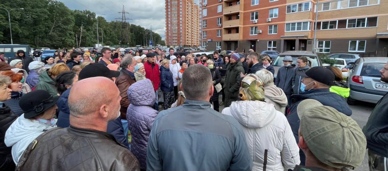 Депутат-коммунист Павел Лаговский провел встречу с жителями двух микрорайонов Балашихи