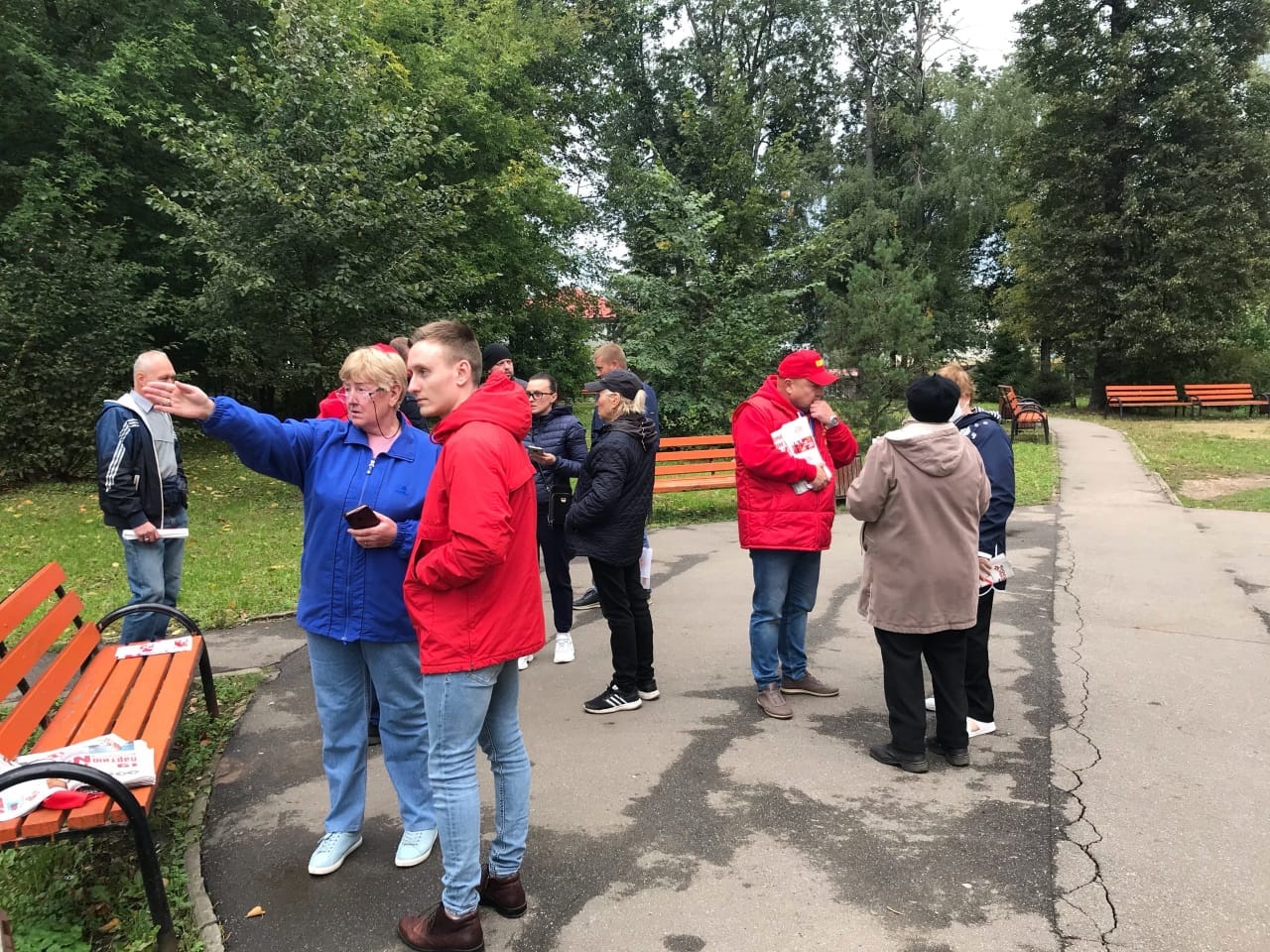 В микрорайоне Ново-Никольское состоялась встреча членов КПРФ с жителями
