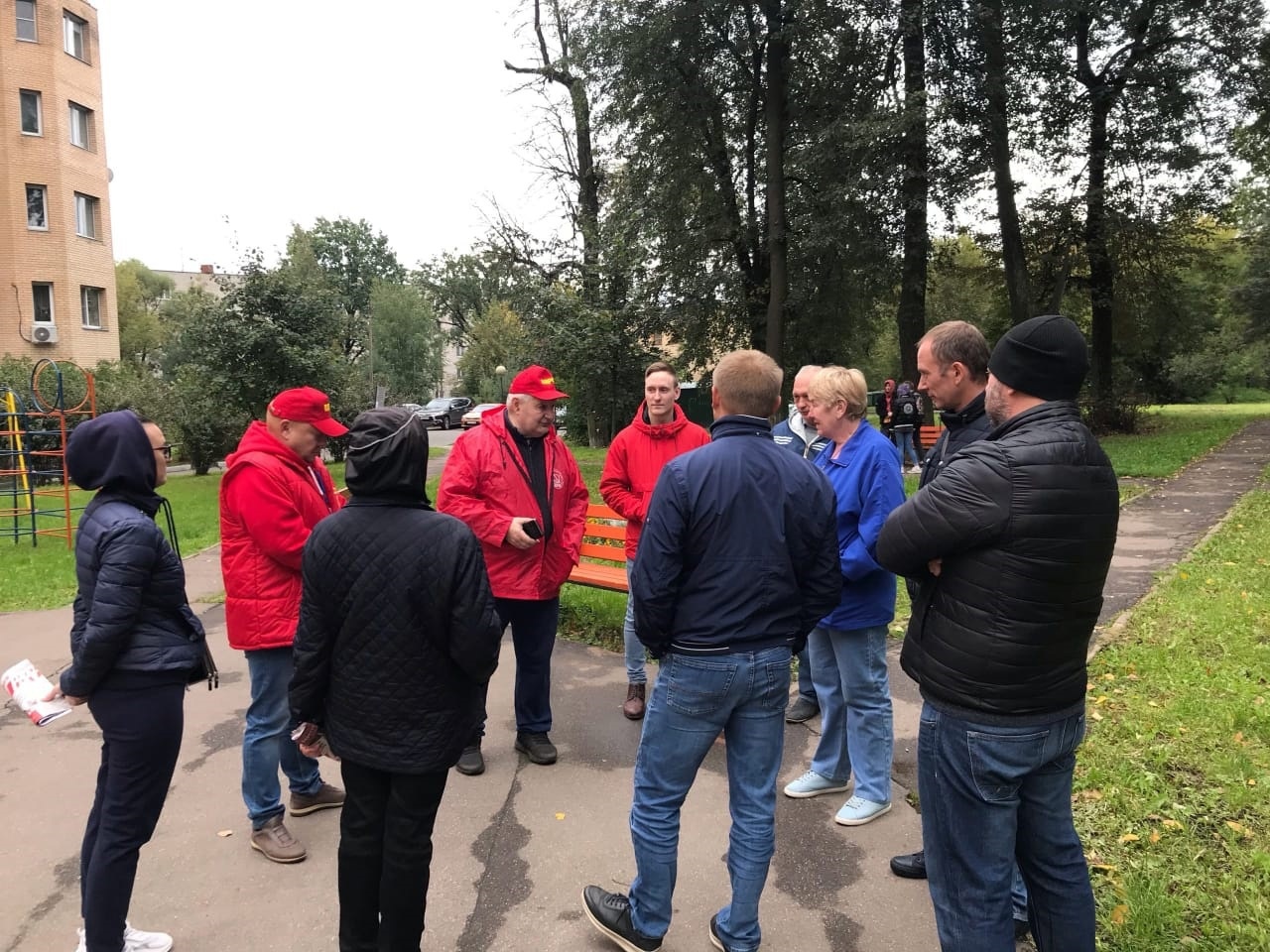 В микрорайоне Ново-Никольское состоялась встреча членов КПРФ с жителями