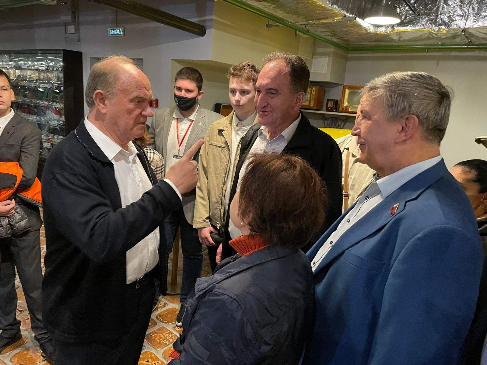 Начался визит Председателя ЦК КПРФ Г.А. Зюганова в Музей техники Вадима Задорожного, в п. Архангельское г.о. Красногорск