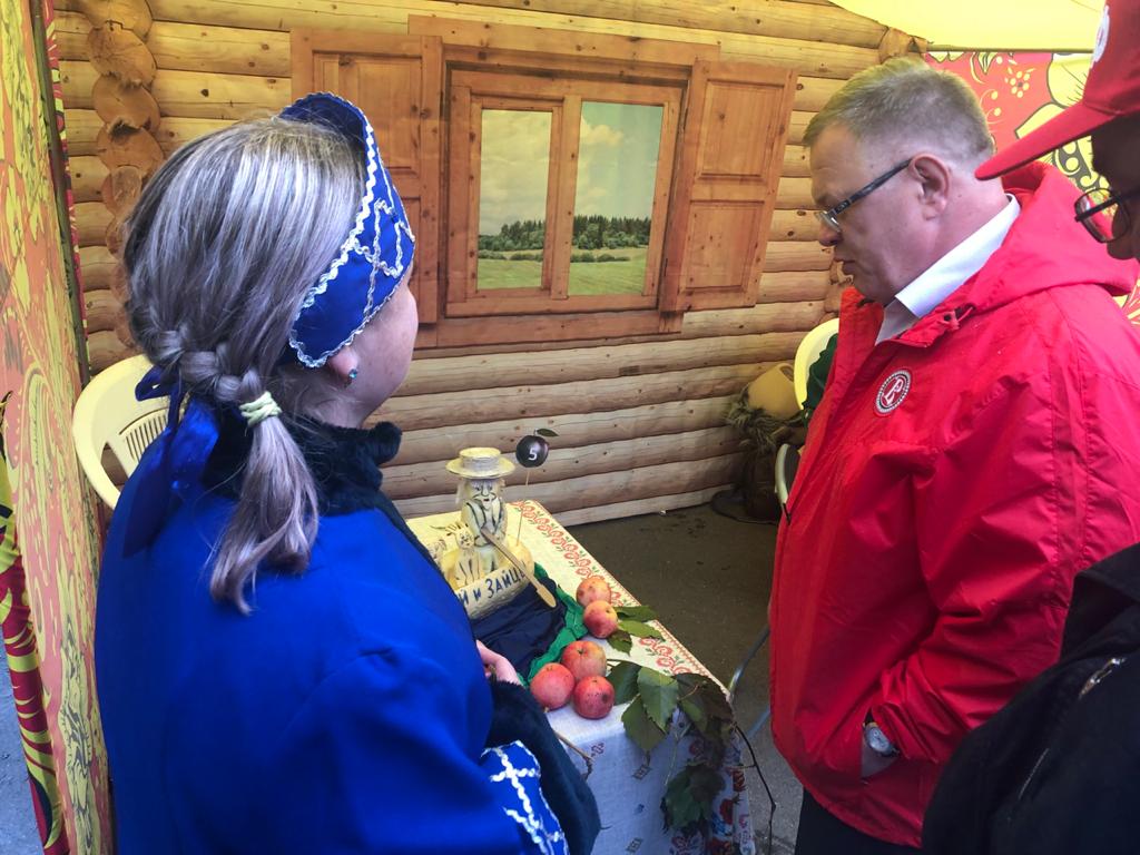 Депутат-коммунист Александр Наумов посетил праздник урожая в Ступино