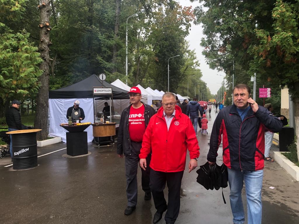 Депутат-коммунист Александр Наумов посетил праздник урожая в Ступино