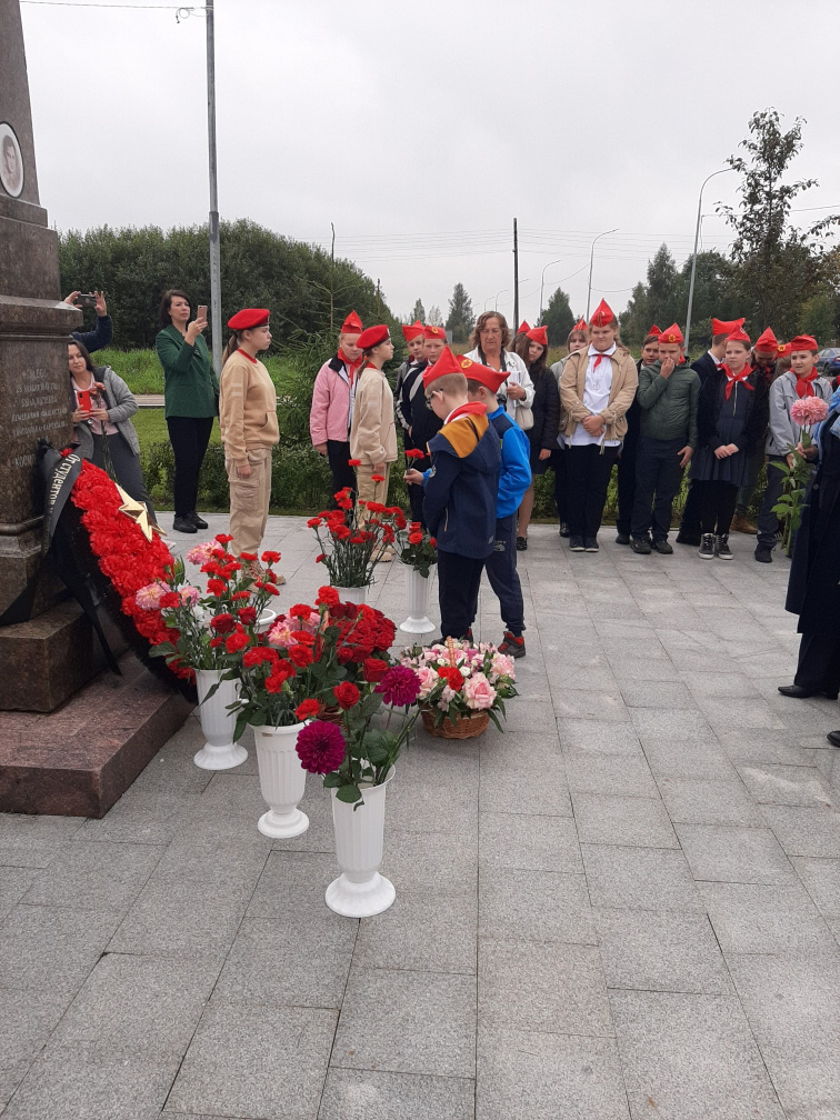 Пионерская дружина имени Зои Космодемьянской чтит подвиг юной подпольщицы